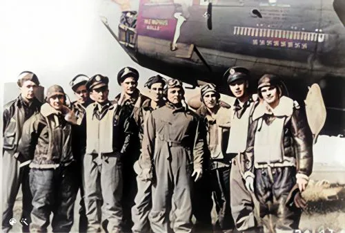 HK Models 1/48 B17F "Memphis Belle" Heavy Bomber Kit
