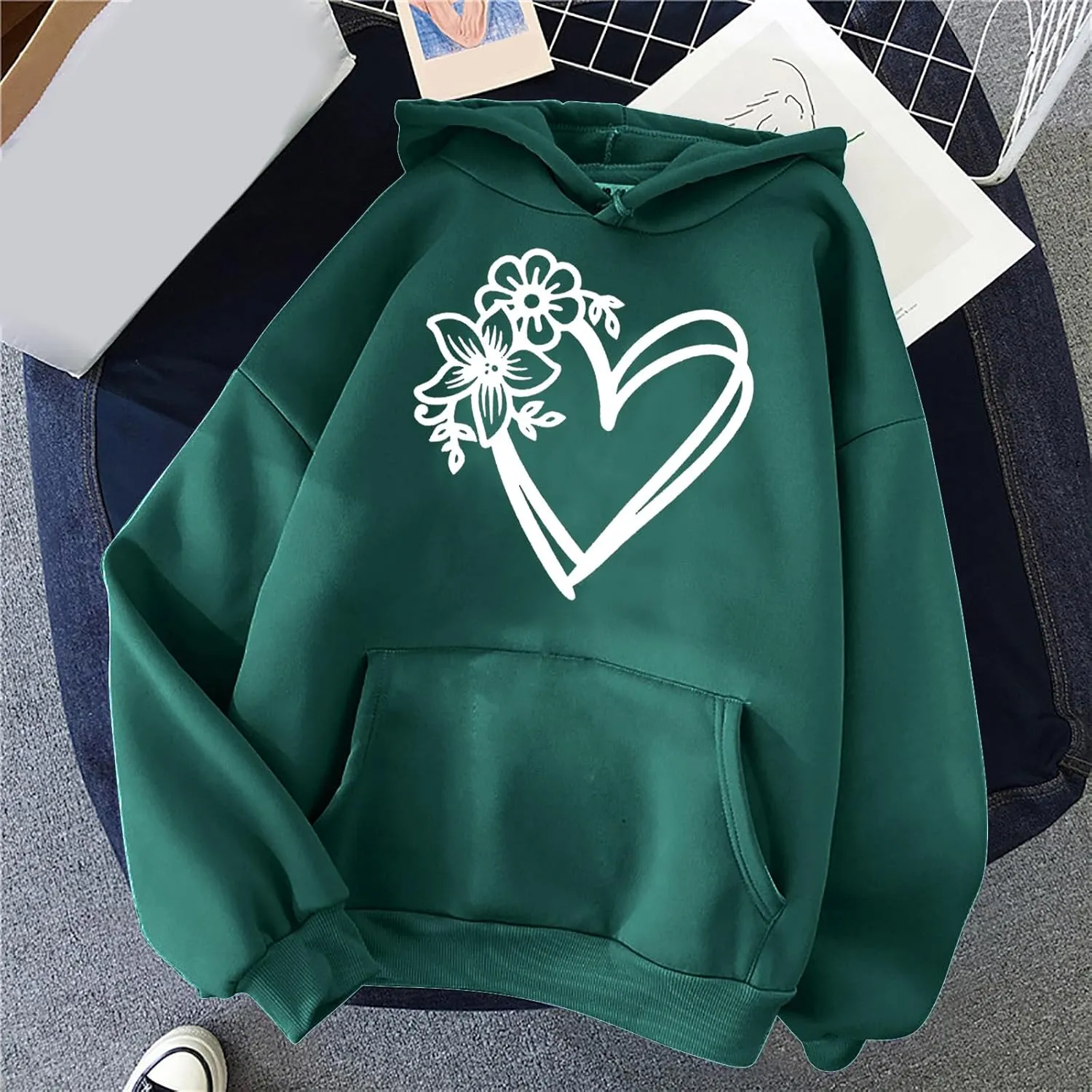 Hoodies for Women Heart Print Floral Graphic Sweatshirt Casual Long Sleeve Drawstring Hoodie with Pocket