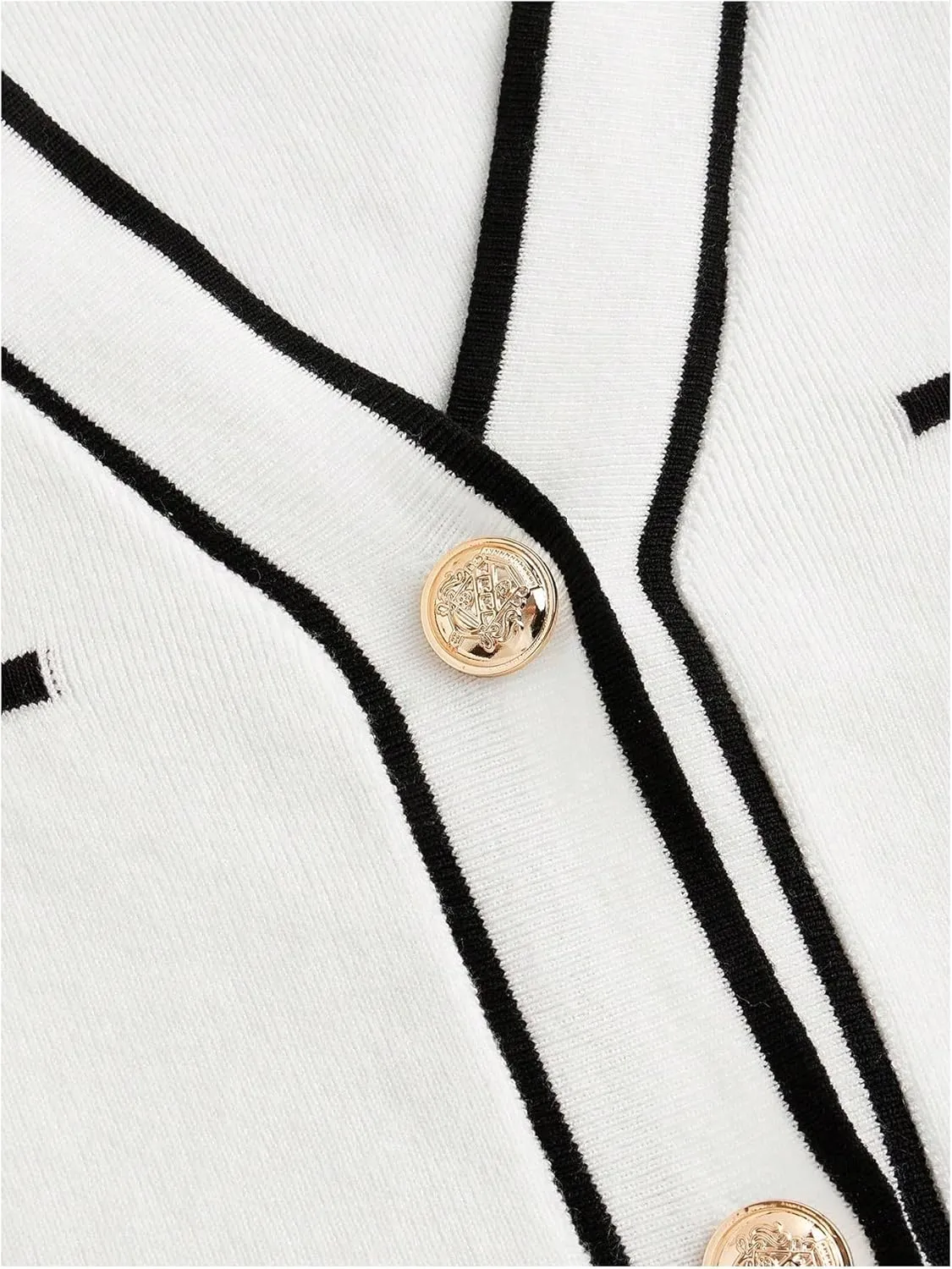 Verdusa Women's Plus Size Button Down V Neck Cardigan Sweater Short Sleeve Crop Cardigans